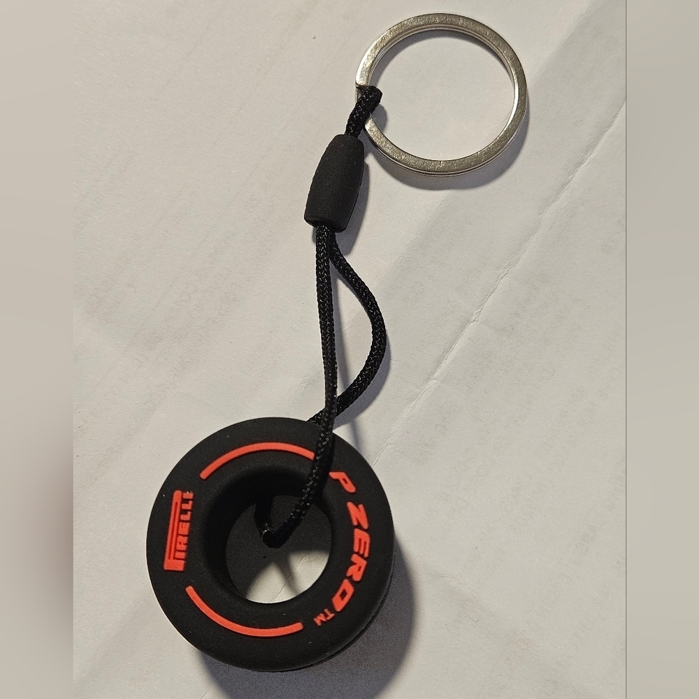 F1 Tyre Key Ring Pirelli P Zero Colours Great Gift Display Keychain Formula 1